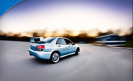 Subaru na testovací okružní dráze
